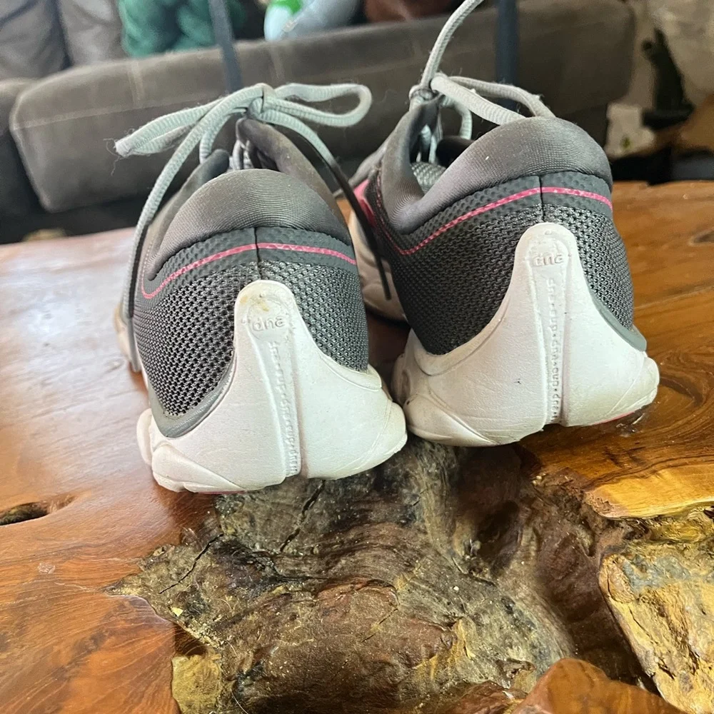 Brooks Anthem Women’s Running Shoes Gray Pink Size 11